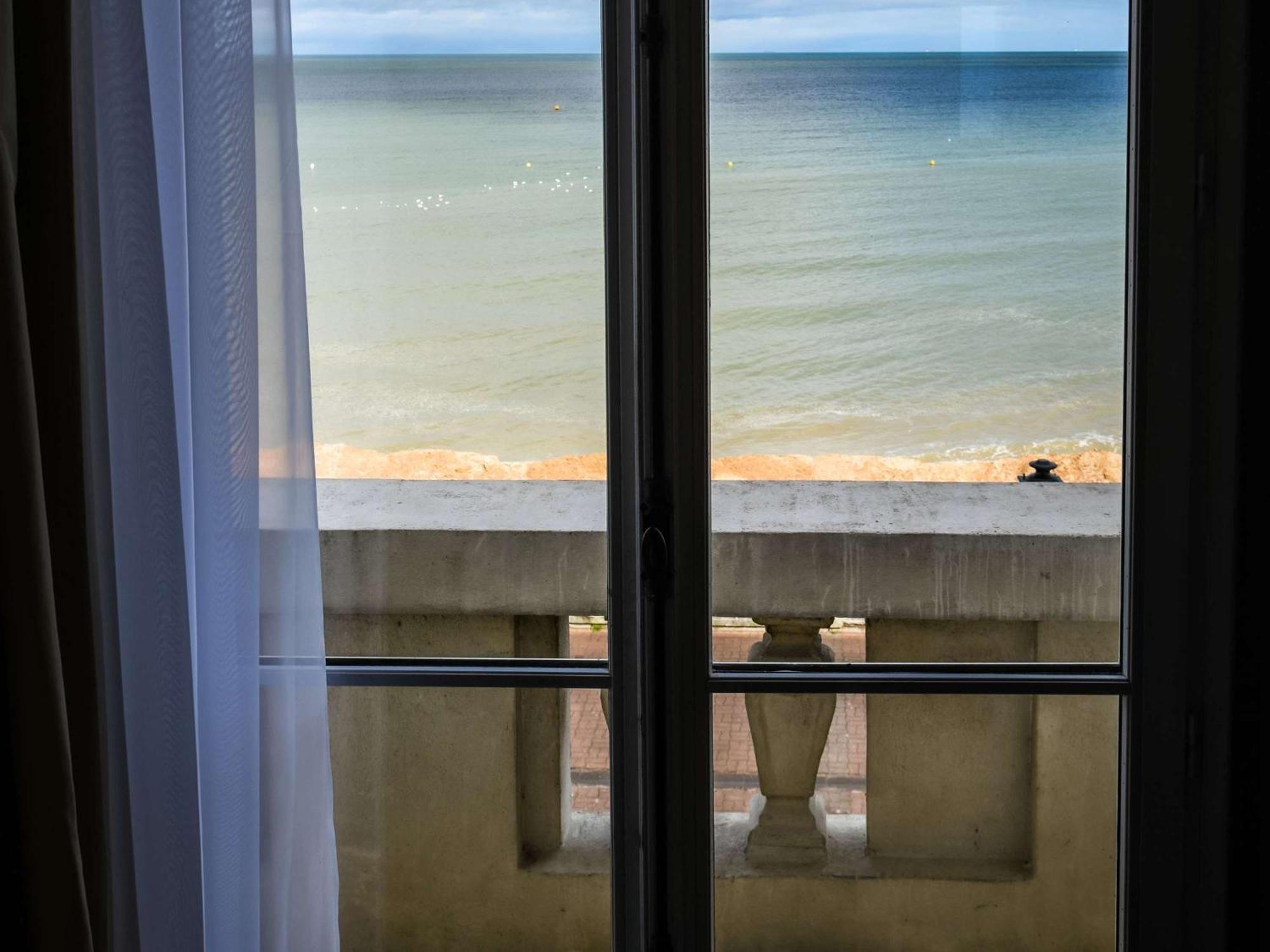 Le Grand Hotel De Cabourg - Mgallery Hotel Collection Экстерьер фото