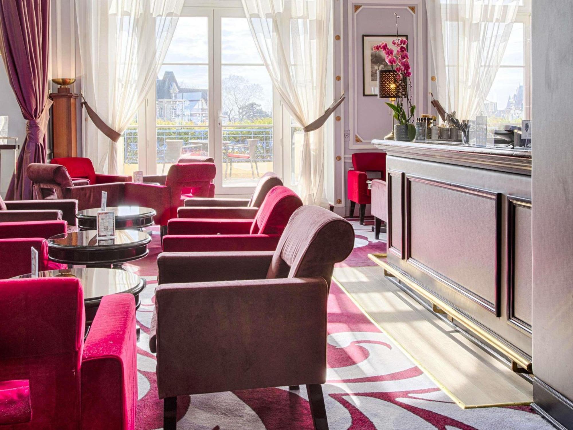 Le Grand Hotel De Cabourg - Mgallery Hotel Collection Экстерьер фото